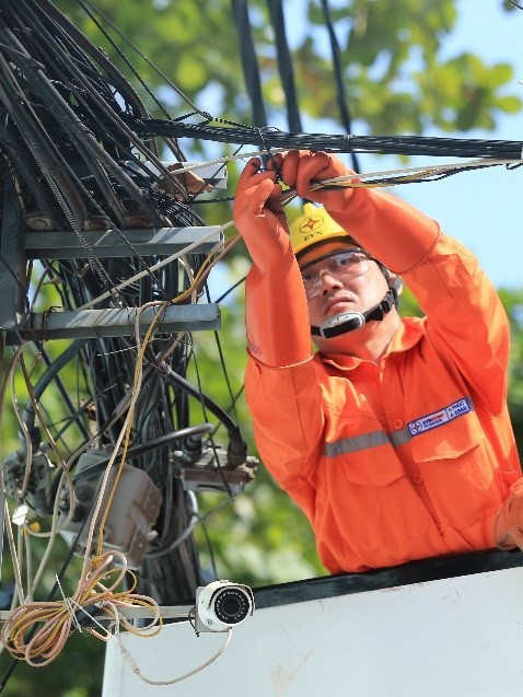 TP. Hồ Chí Minh tăng cường tuyên truyền, ngăn ngừa vi phạm hành lang an toàn lưới điện