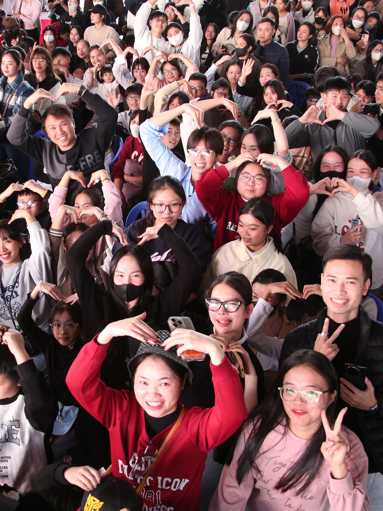 "Mái ấm gia đình Việt" trao hơn 2,5 tỉ đồng cho 18 hoàn cảnh khó khăn tại Hải Phòng