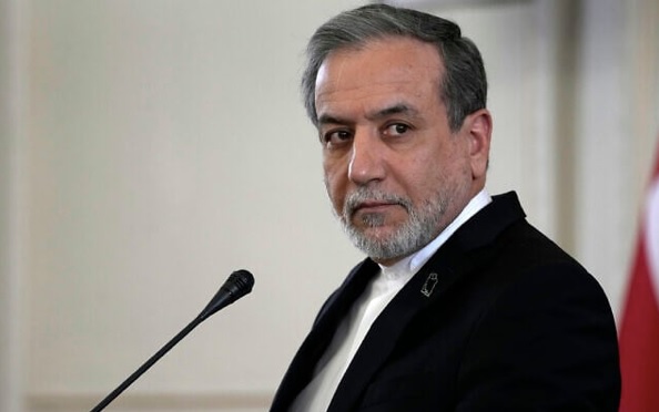 Căng thẳng Mỹ - Iran: Tehran "vừa đấm vừa xoa", ông Trump dọa áp thuế 25% lên đối tác của Iran - Ảnh 1.