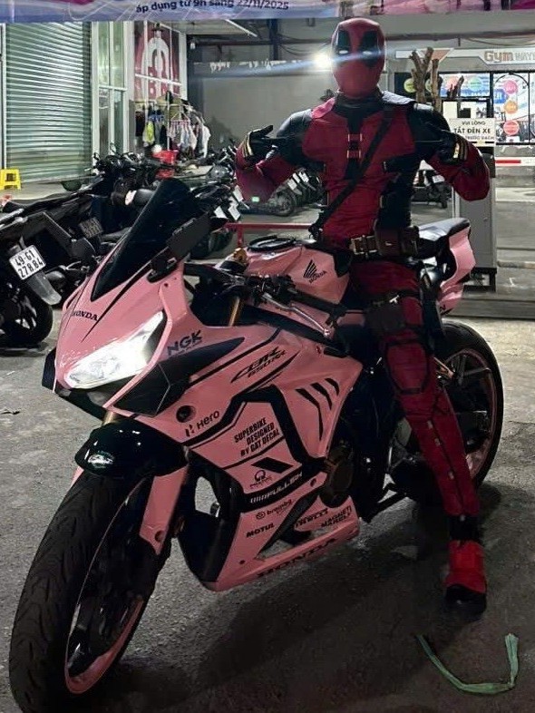Hóa trang "Deadpool" lái mô tô náo loạn, nam thanh niên và chủ xe bị phạt hơn 22 triệu đồng