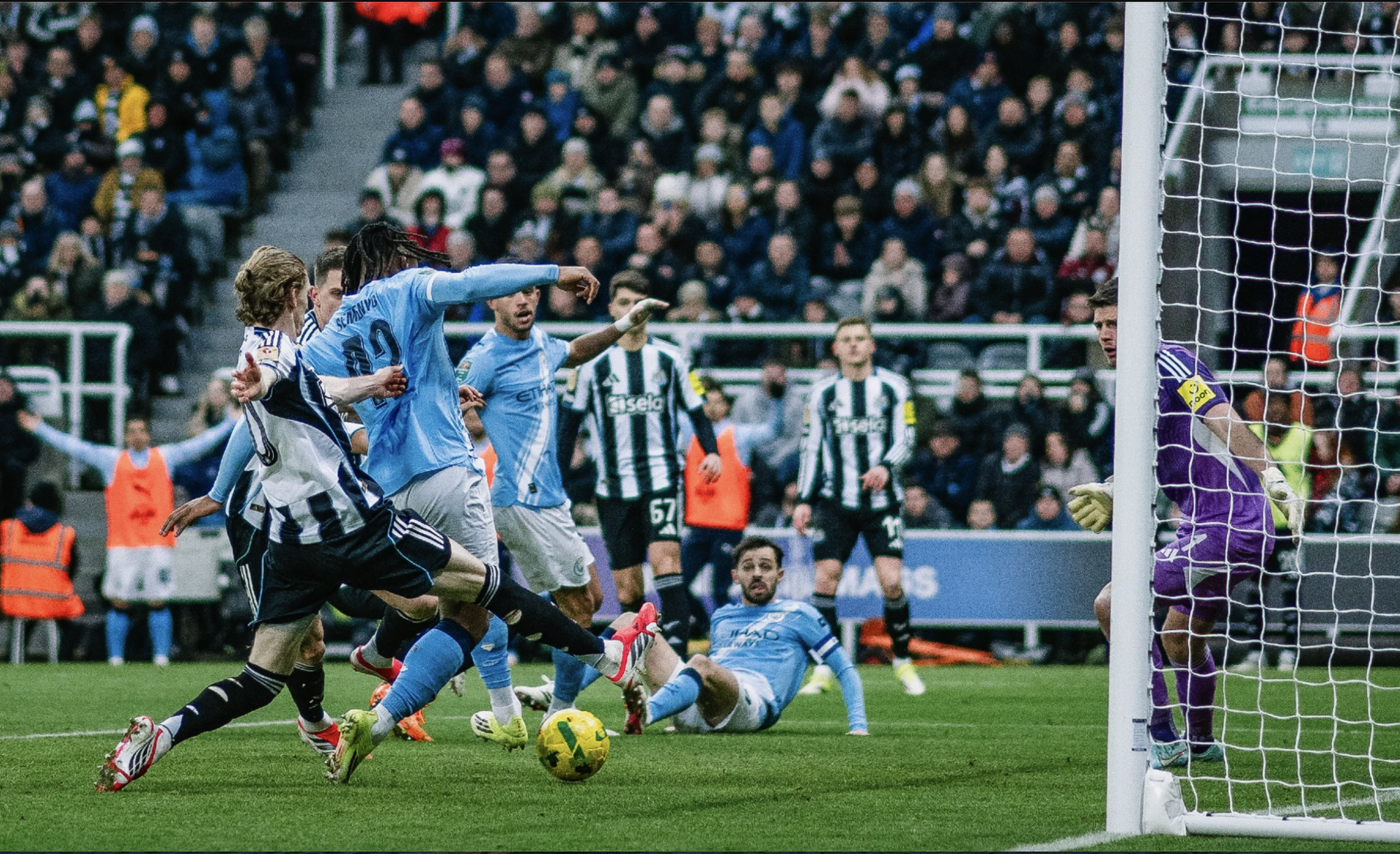 Tân binh Semenyo tỏa sáng, Man City quật ngã Newcastle ở bán kết League Cup - Ảnh 3.