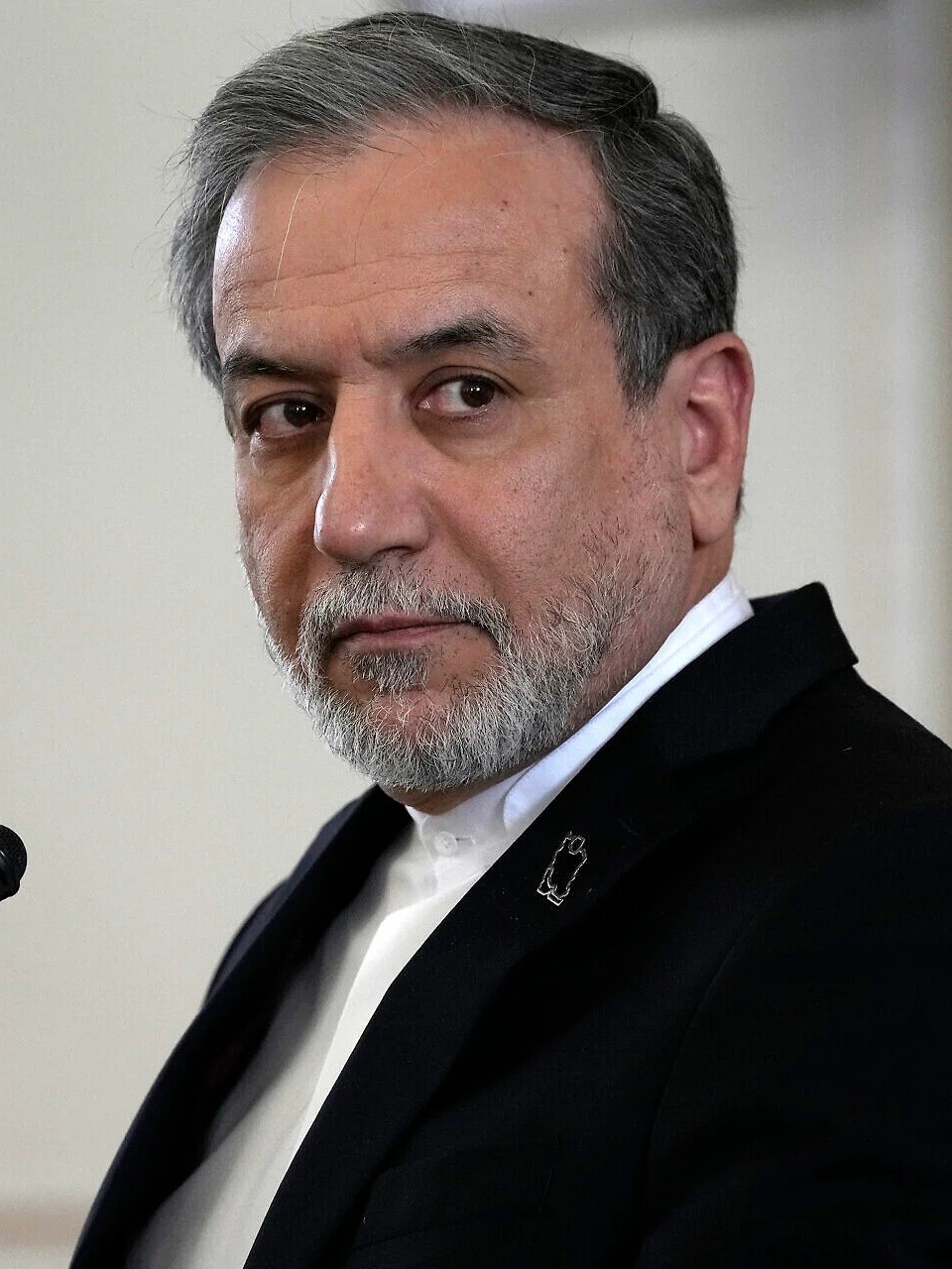 Iran: Sẵn sàng đáp trả nếu Mỹ tấn công, nhưng vẫn mở cửa đàm phán