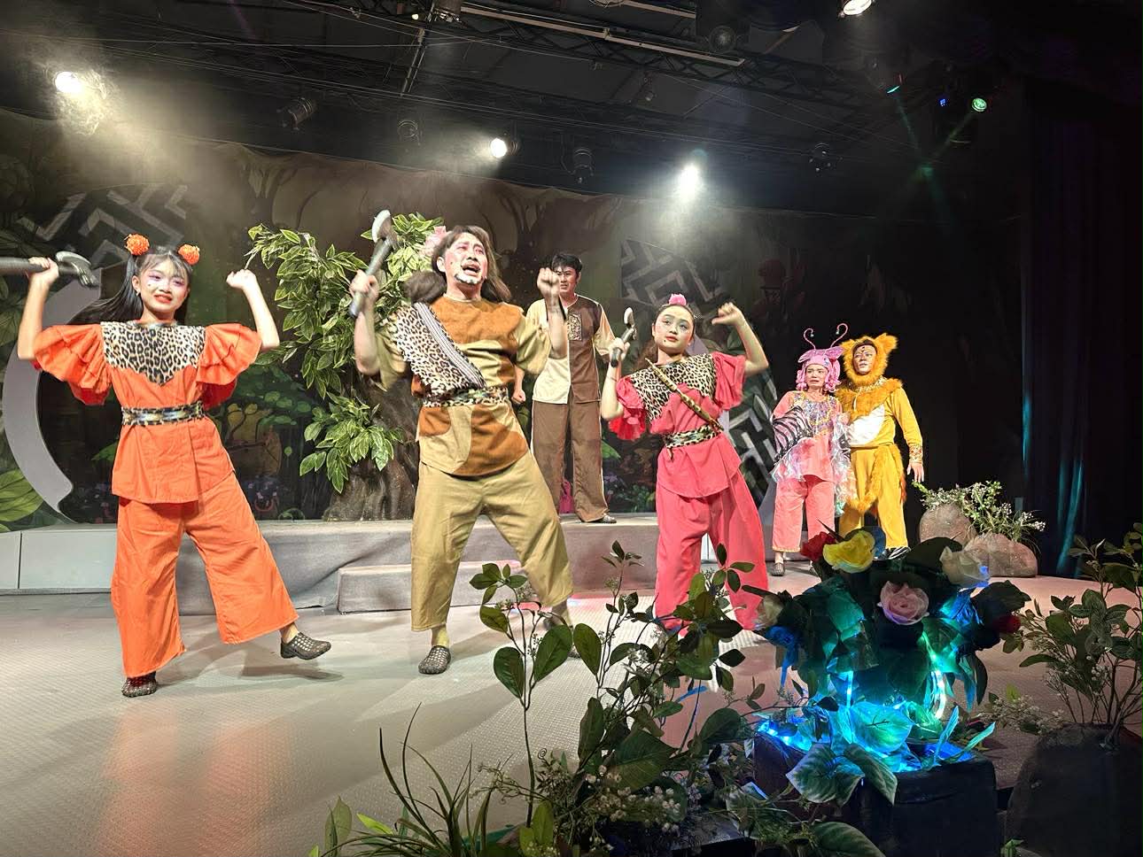 "Náo động rừng cổ tích", món quà gieo hạt giống tâm hồn cho trẻ thơ tại "5B" - Ảnh 2.