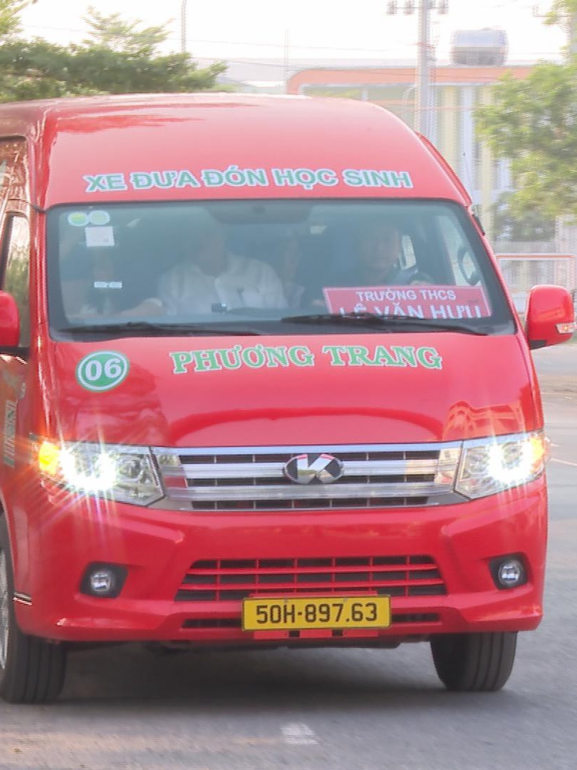 Xã Nhà Bè ra mắt tuyến xe buýt miễn phí đưa đón học sinh, người dân