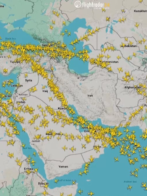 Iran mở lại không phận sau gần 5 giờ đóng cửa