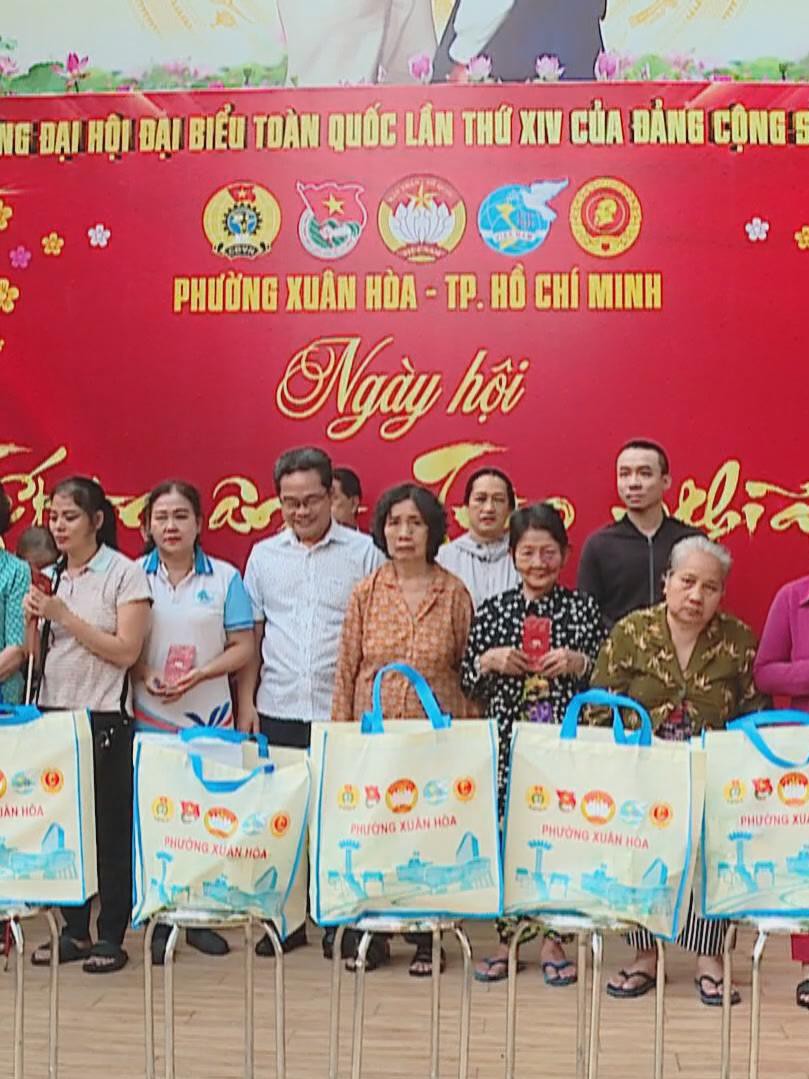 Ngày hội "Tết tri ân - Trọn nghĩa tình" phường Xuân Hòa, TP. Hồ Chí Minh