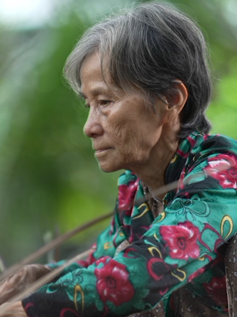 Chuyện cụ bà nặng 28kg gồng gánh nuôi chị em Như Ý