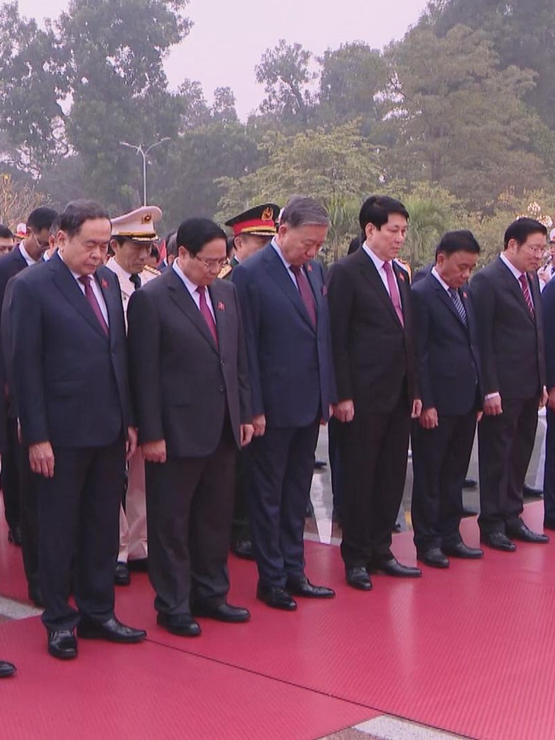 Đại biểu dự Đại hội XIV của Đảng vào Lăng viếng Chủ tịch Hồ Chí Minh