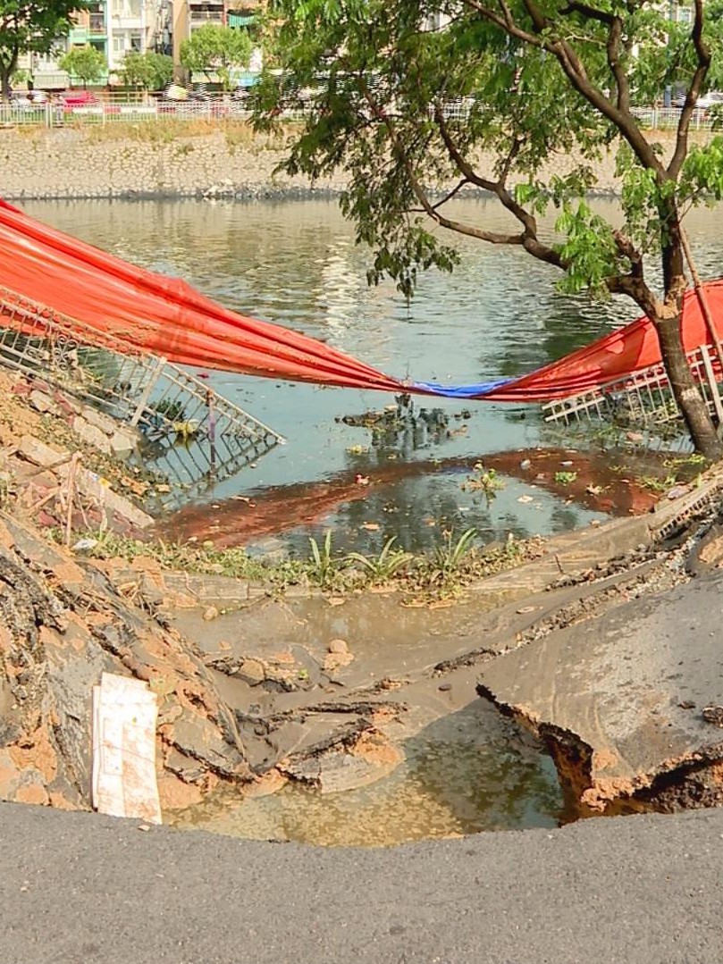 Khẩn trương xử lý sự cố sụp lún nghiêm trọng trên đường Ba Đình, TP. Hồ Chí Minh