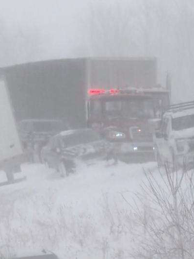 Mỹ: Bão tuyết gây tai nạn liên hoàn hơn 100 xe ở Michigan