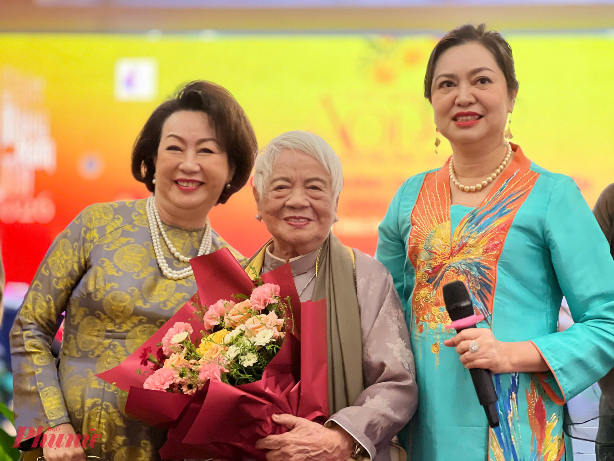 Đạo diễn Xuân Phượng: 'Áo dài cách tân không được chấp nhận sẽ tự biến mất'' - Ảnh 3.