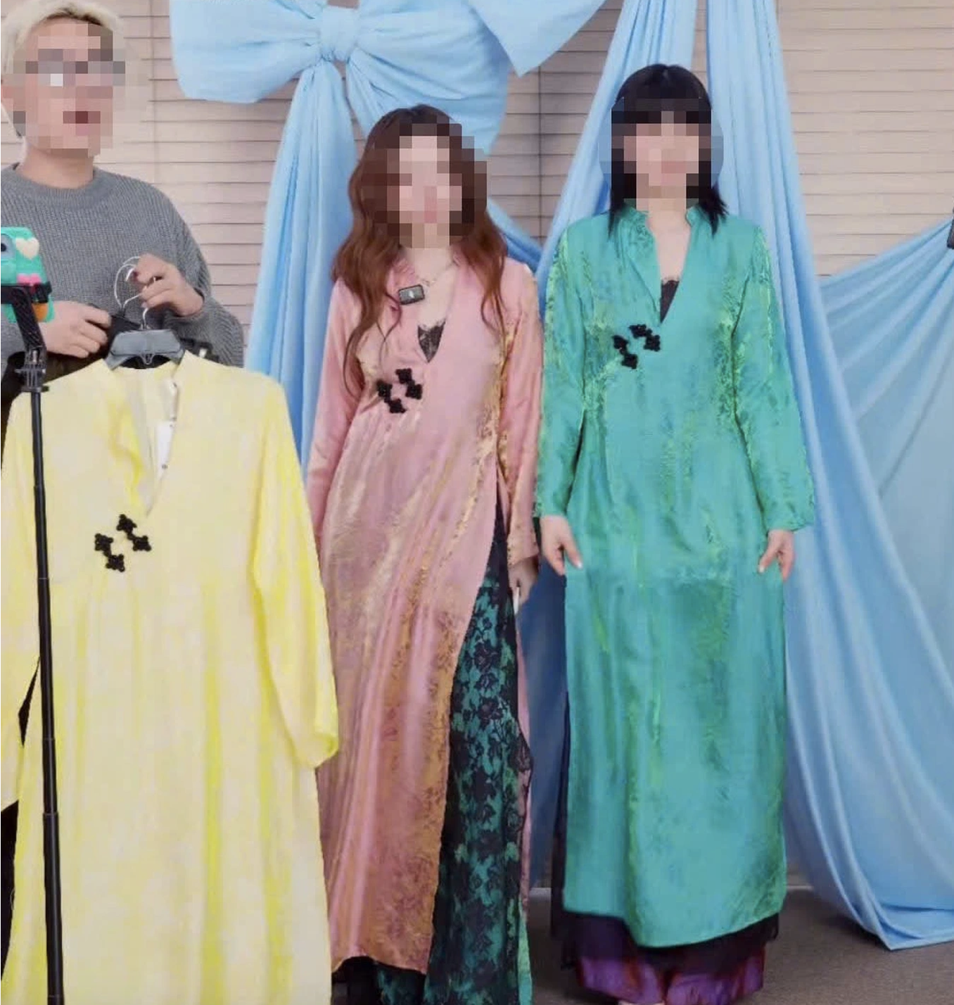 Đạo diễn Xuân Phượng: 'Áo dài cách tân không được chấp nhận sẽ tự biến mất'' - Ảnh 2.