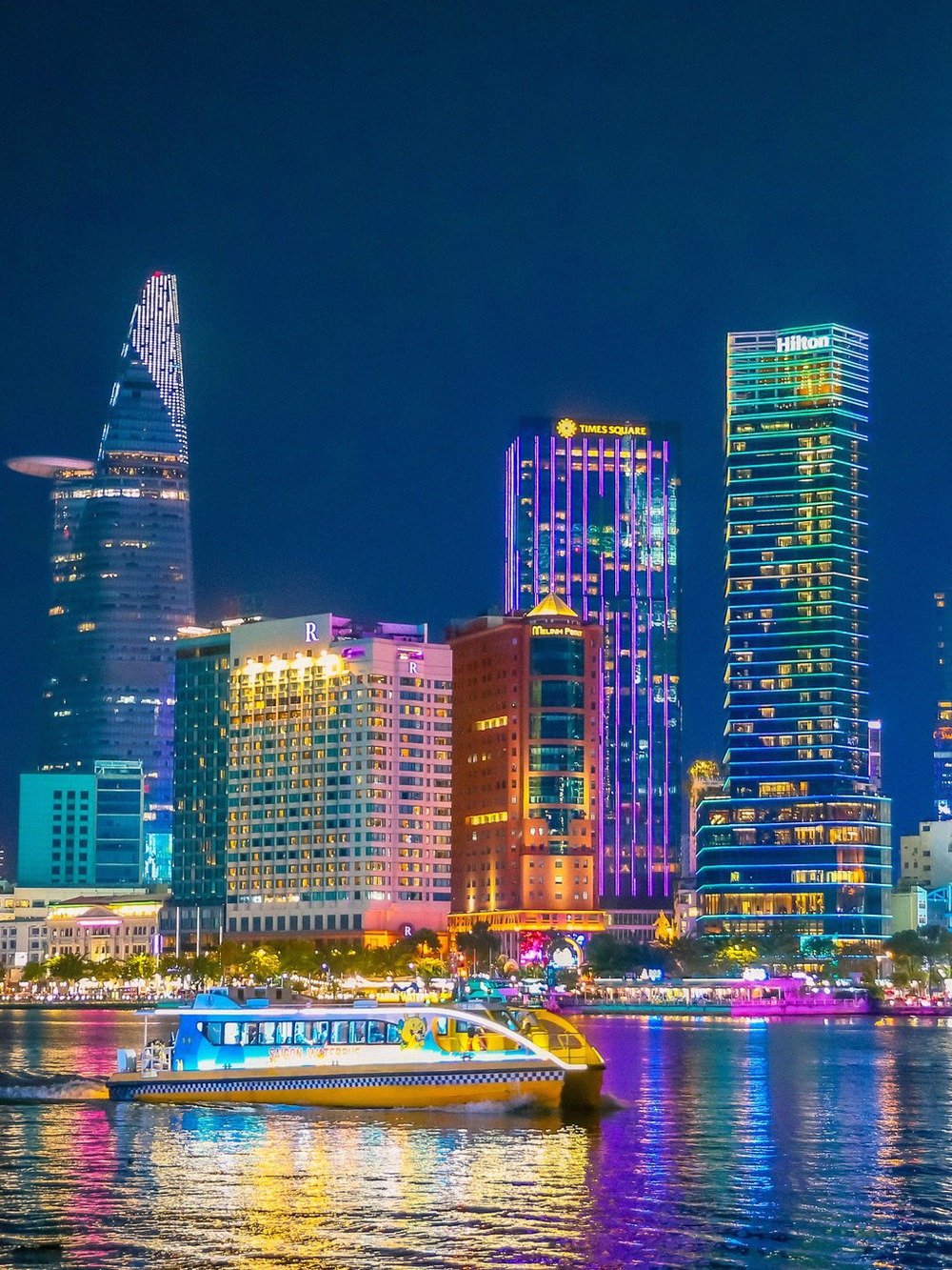 Phát huy trí tuệ, đoàn kết, đổi mới - Nền tảng cho giai
đoạn phát triển mới của TP. Hồ Chí Minh