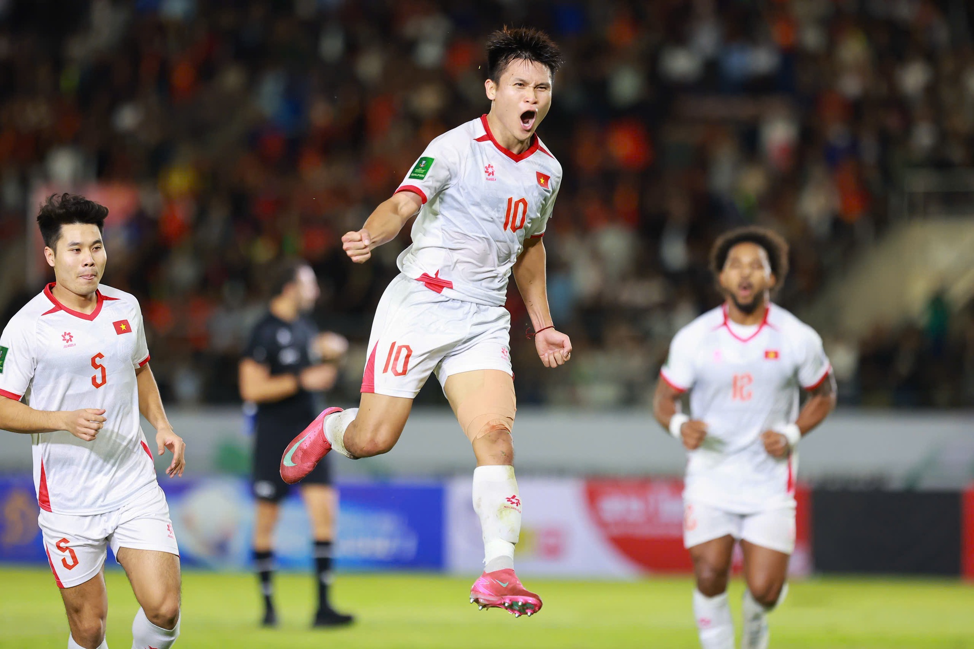 Đội tuyển Việt Nam chọn sân đại chiến Malaysia: Thắng ở 'chảo lửa' Thiên Trường, chờ AFC báo tin vui- Ảnh 1.