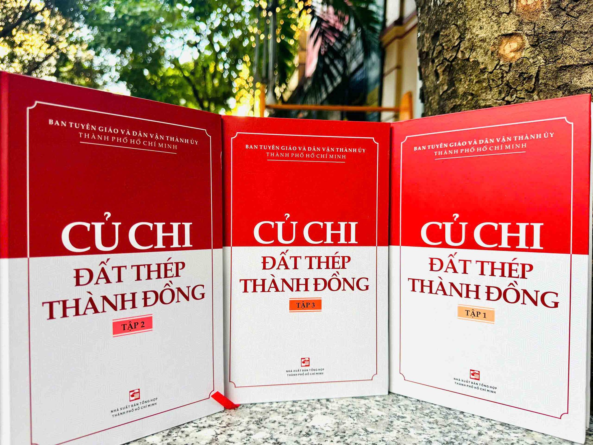 TP.HCM công bố bộ sách 'Củ Chi - đất thép thành đồng'- Ảnh 1. TP.HCM công bố bộ sách 'Củ Chi - đất thép thành đồng'- Ảnh 1.