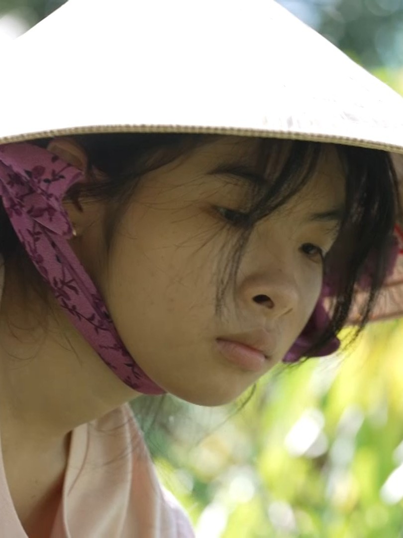 Kiều My nương tựa bà lớn tuổi vì mất cha, mẹ không minh mẫn