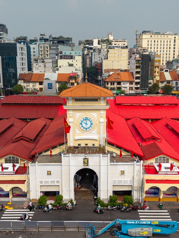 Các công trình biểu tượng của TP. Hồ Chí Minh "thay áo mới" đón Tết Bính Ngọ 2026