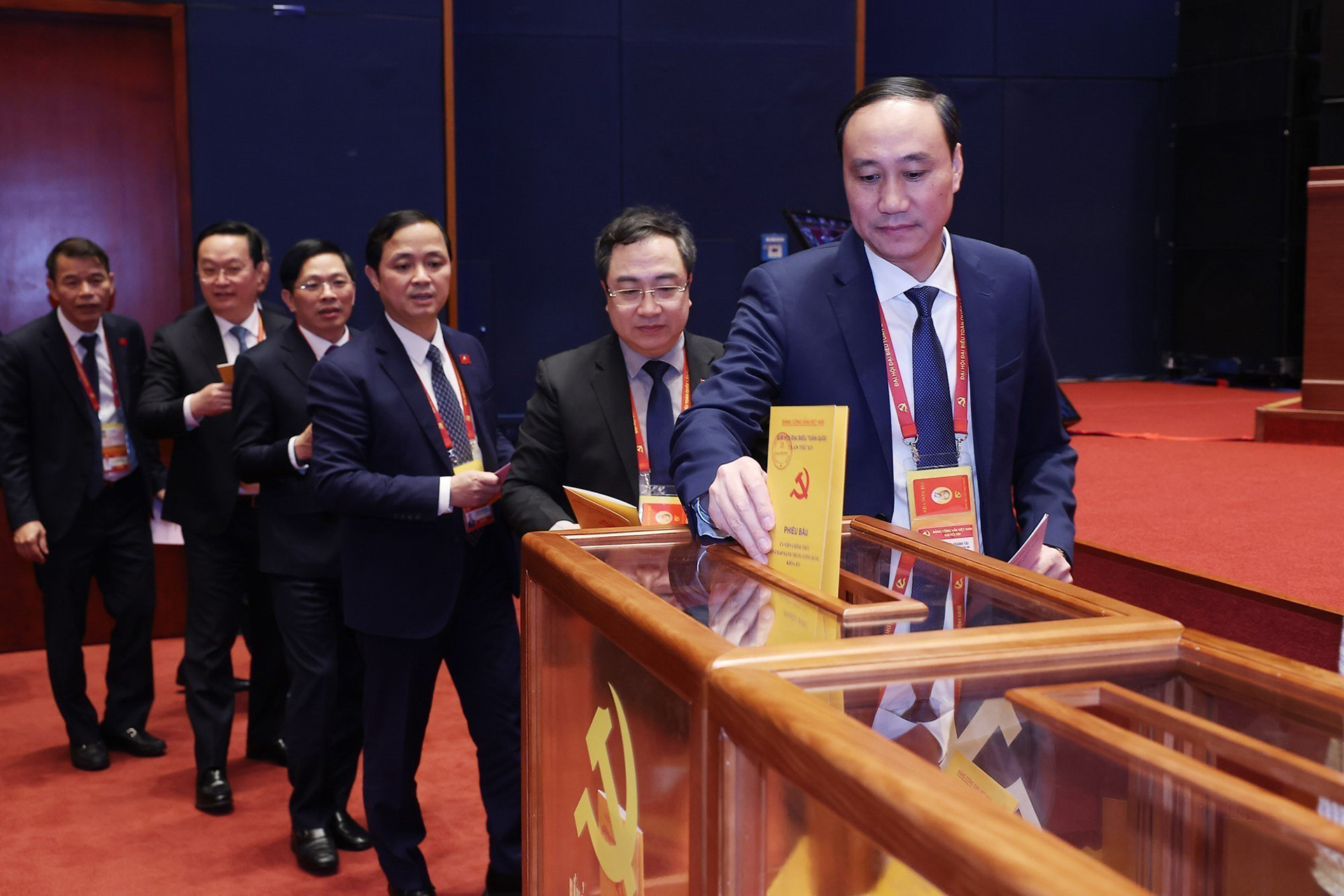 Hình ảnh đại biểu bỏ phiếu bầu Ban chấp hành Trung ương khóa XIV- Ảnh 18.