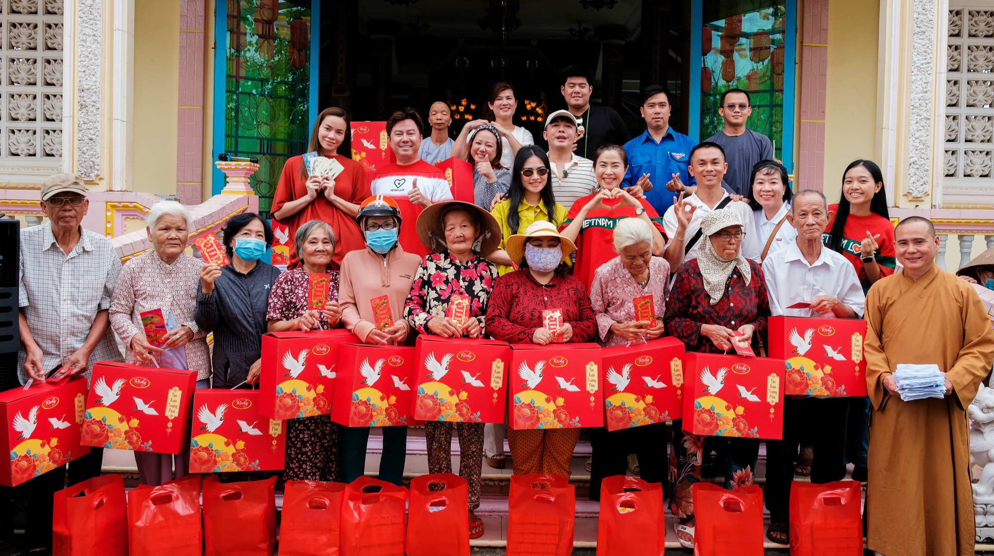 Mang Tết sớm đến các chiến sĩ, người nghèo- Ảnh 4.