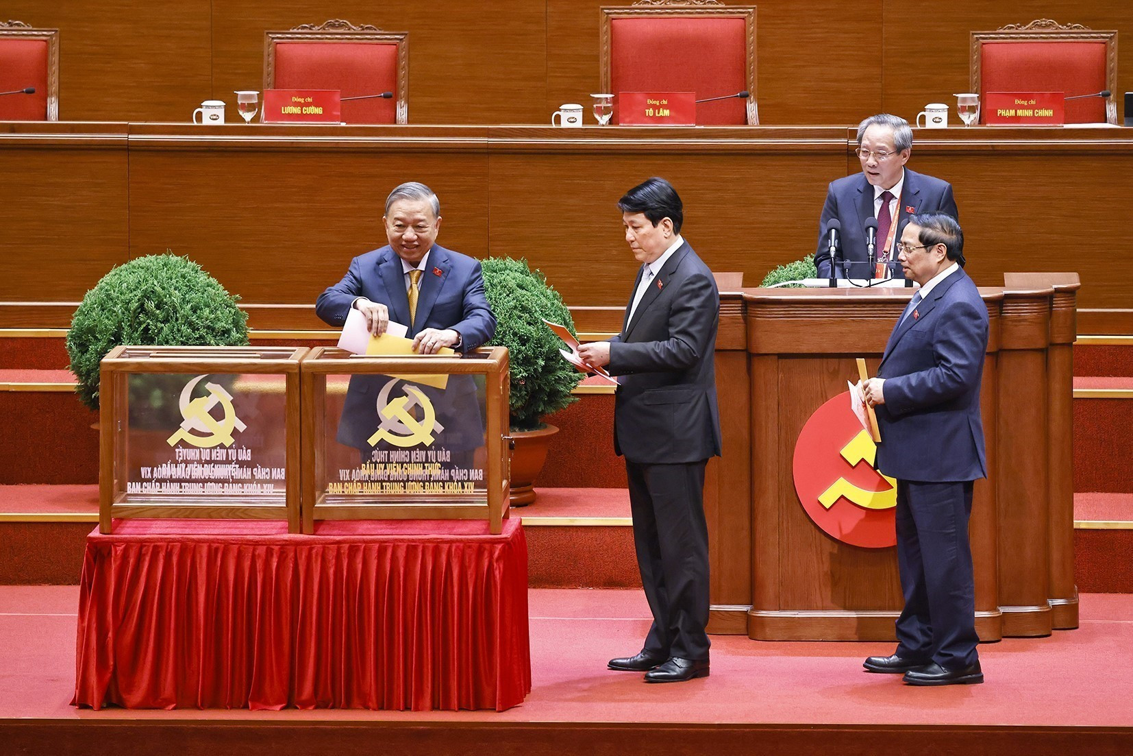 Hình ảnh đại biểu bỏ phiếu bầu Ban chấp hành Trung ương khóa XIV- Ảnh 6.