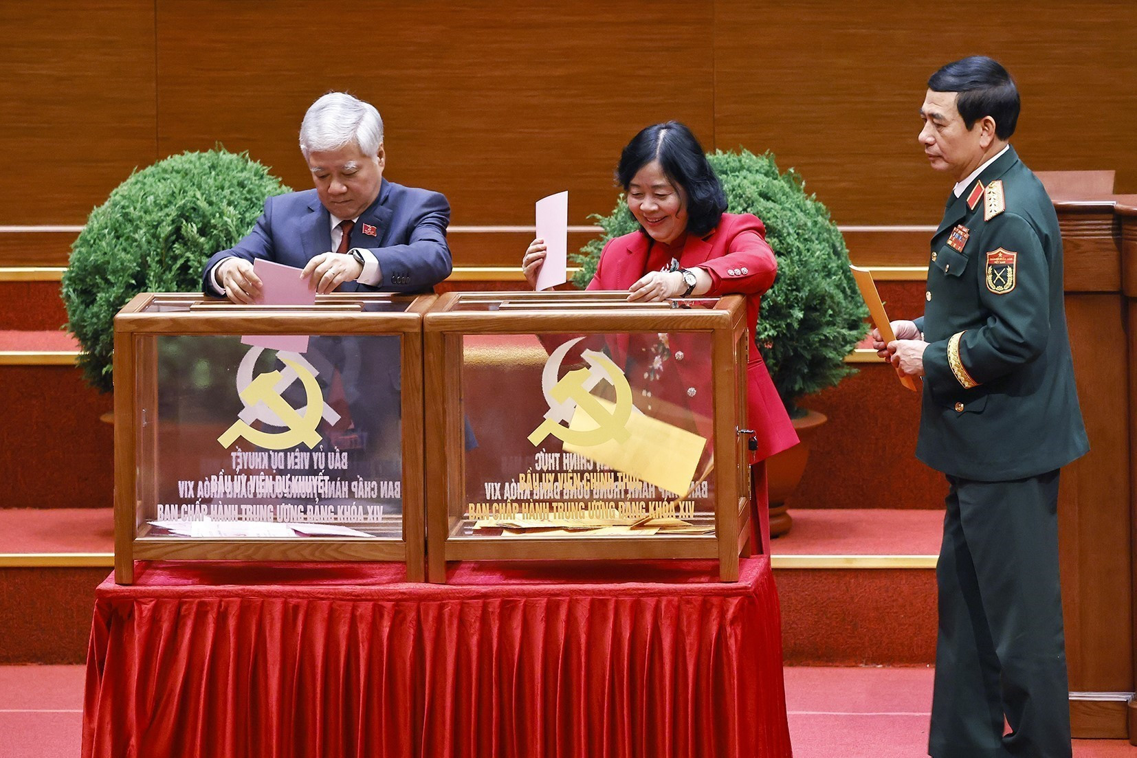 Hình ảnh đại biểu bỏ phiếu bầu Ban chấp hành Trung ương khóa XIV- Ảnh 10.