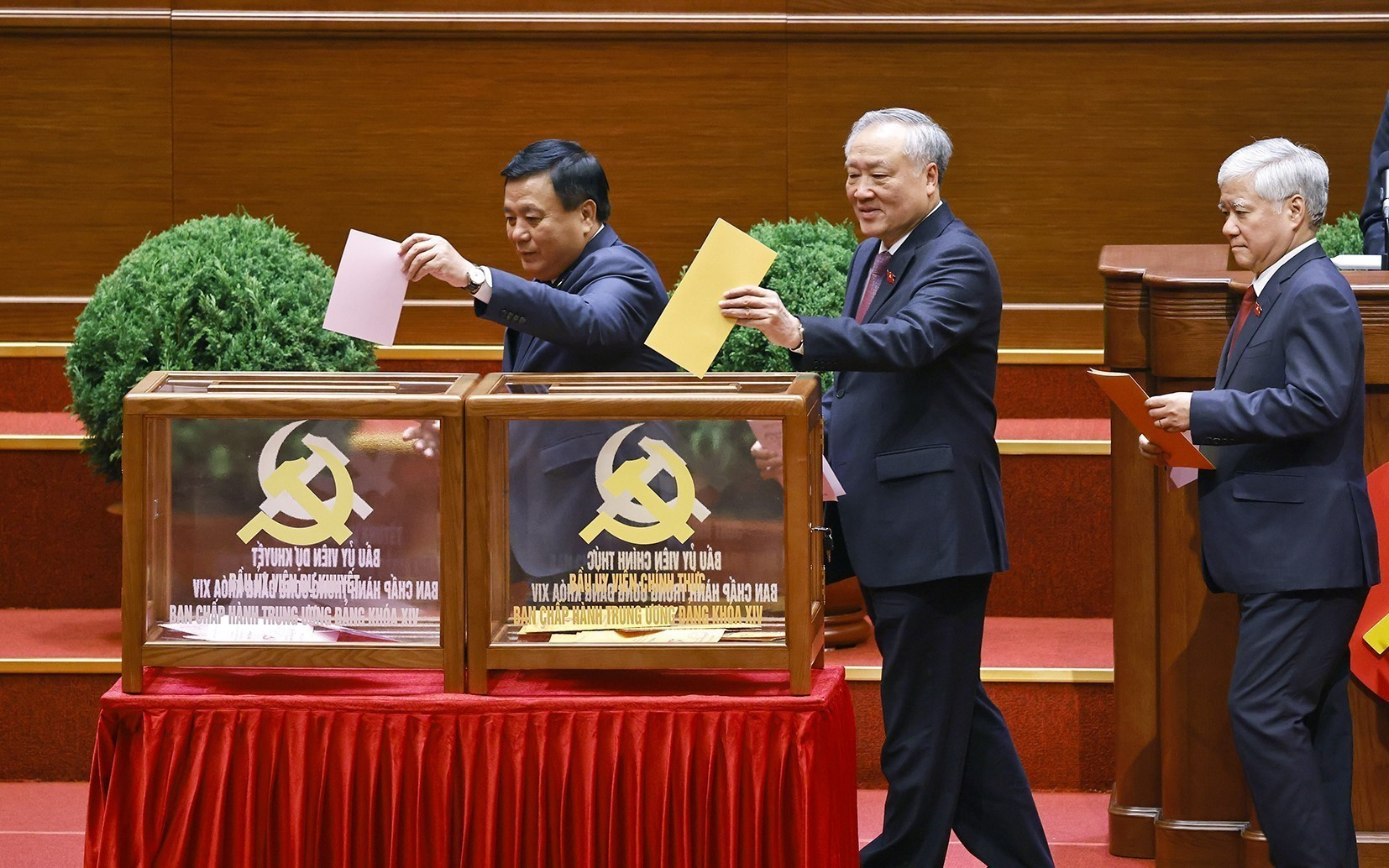 Hình ảnh đại biểu bỏ phiếu bầu Ban chấp hành Trung ương khóa XIV- Ảnh 12.