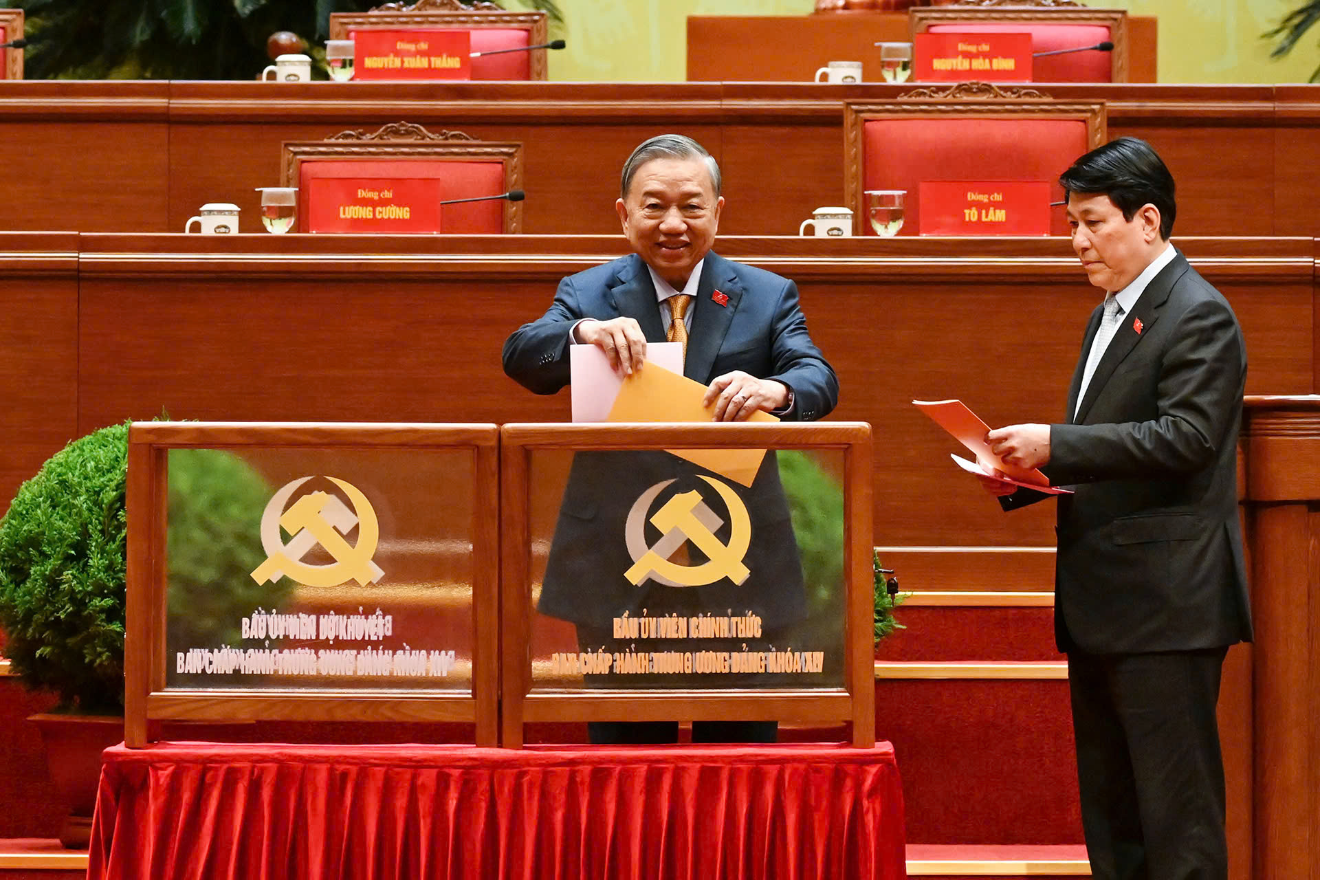 Hình ảnh đại biểu bỏ phiếu bầu Ban chấp hành Trung ương khóa XIV- Ảnh 3.