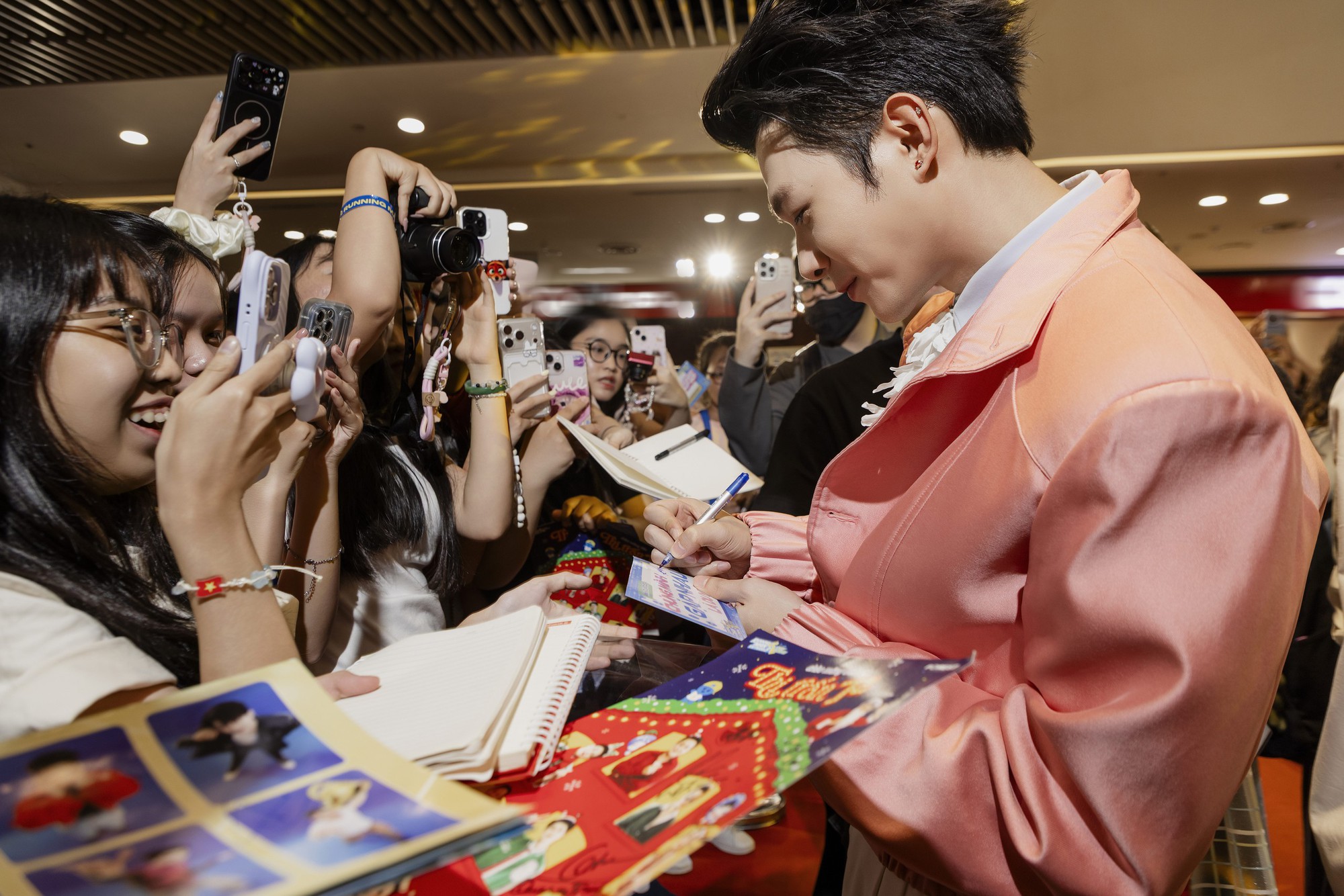 "Tú Tút" mở màn 2026 ấn tượng  - Ảnh 1.