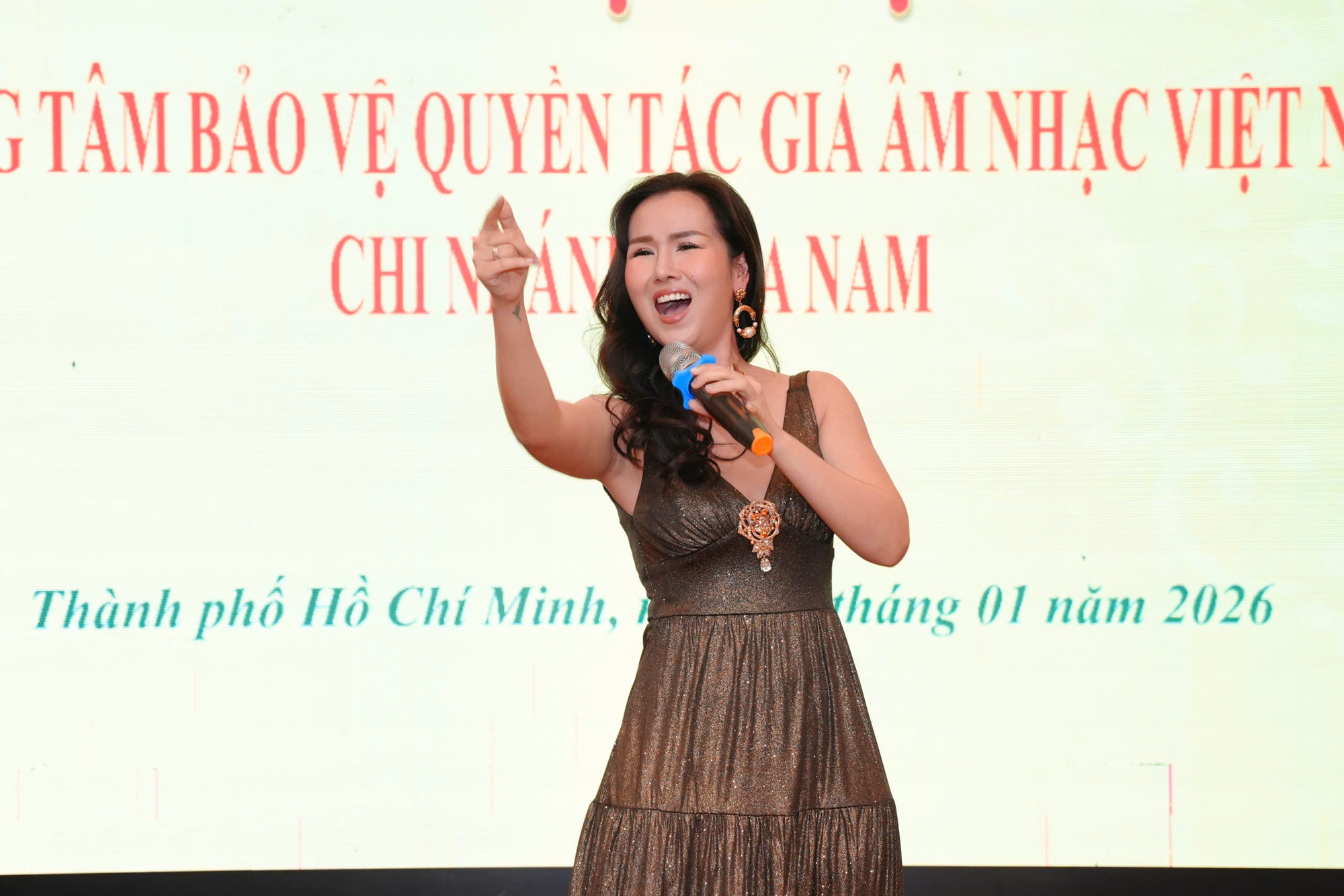 Thu gần 300 tỉ đồng bản quyền từ website, ứng dụng nghe nhạc- Ảnh 2. Thu gần 300 tỉ đồng bản quyền từ website, ứng dụng nghe nhạc- Ảnh 2.