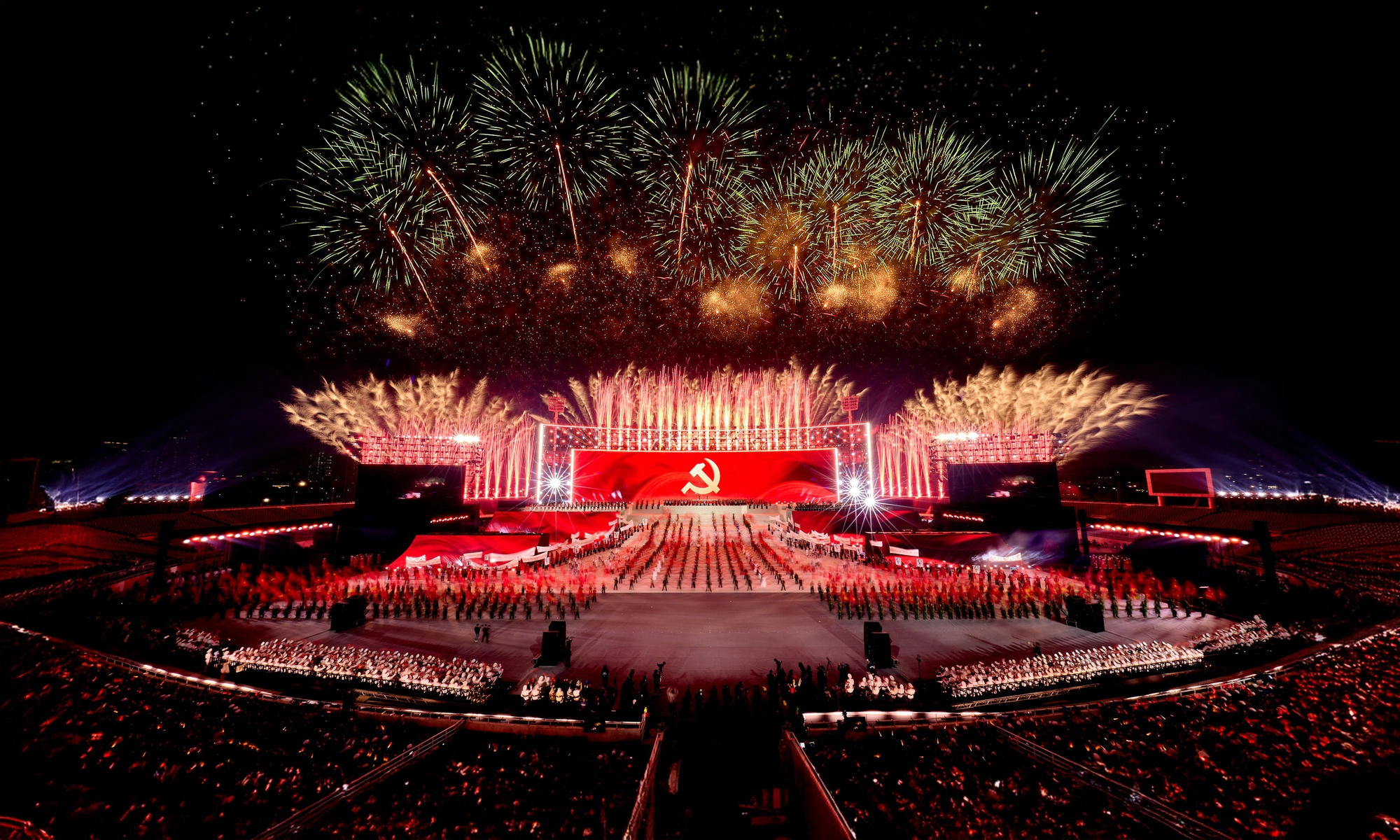 Mãn nhãn 'đại tiệc' pháo hoa mừng thành công Đại hội XIV của Đảng- Ảnh 8. Mãn nhãn 'đại tiệc' pháo hoa mừng thành công Đại hội XIV của Đảng- Ảnh 8.