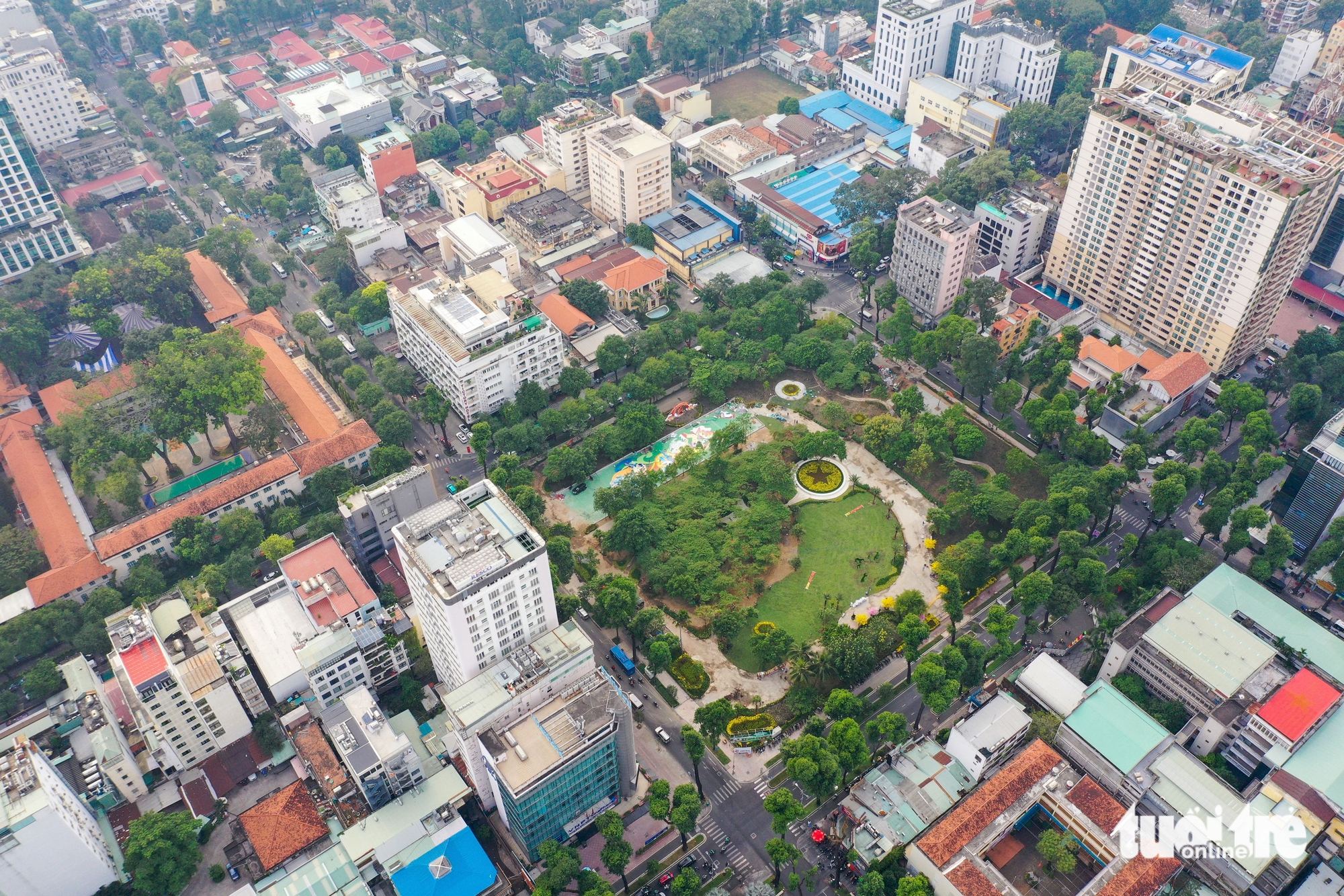 Khu đất nhà thi đấu Phan Đình Phùng đã thành công viên ngập tràn sắc hoa - Ảnh 3.