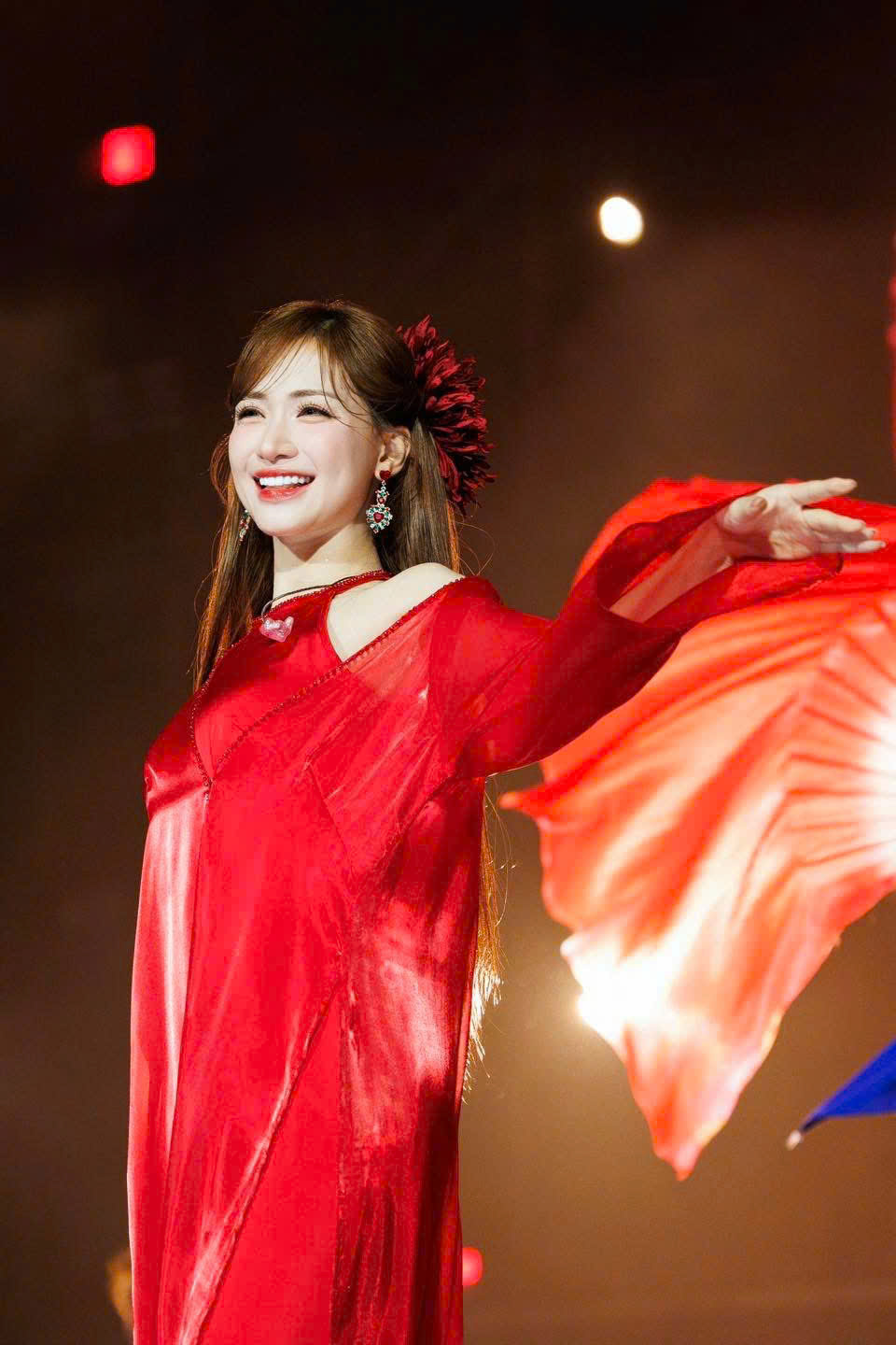 Tiết lộ lý do Hòa Minzy như 'ngồi trên đống lửa', chấp nhận bù lỗ làm Concert  - Ảnh 2.