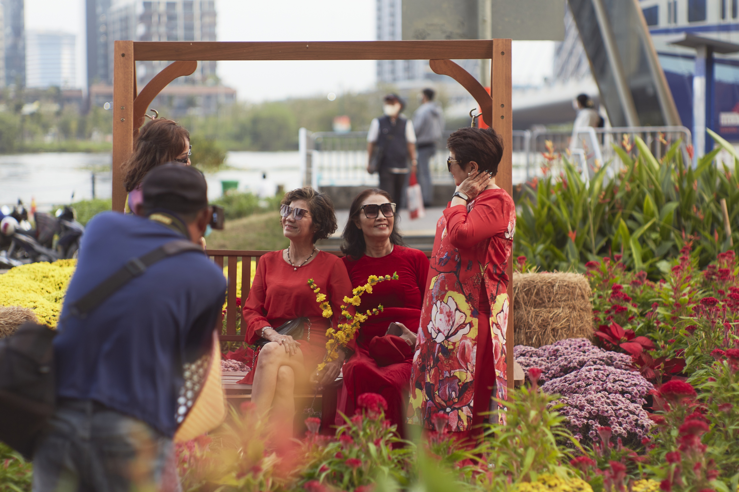 Sắc xuân về sớm trên những tà áo- Ảnh 16. Sắc xuân về sớm trên những tà áo- Ảnh 16.