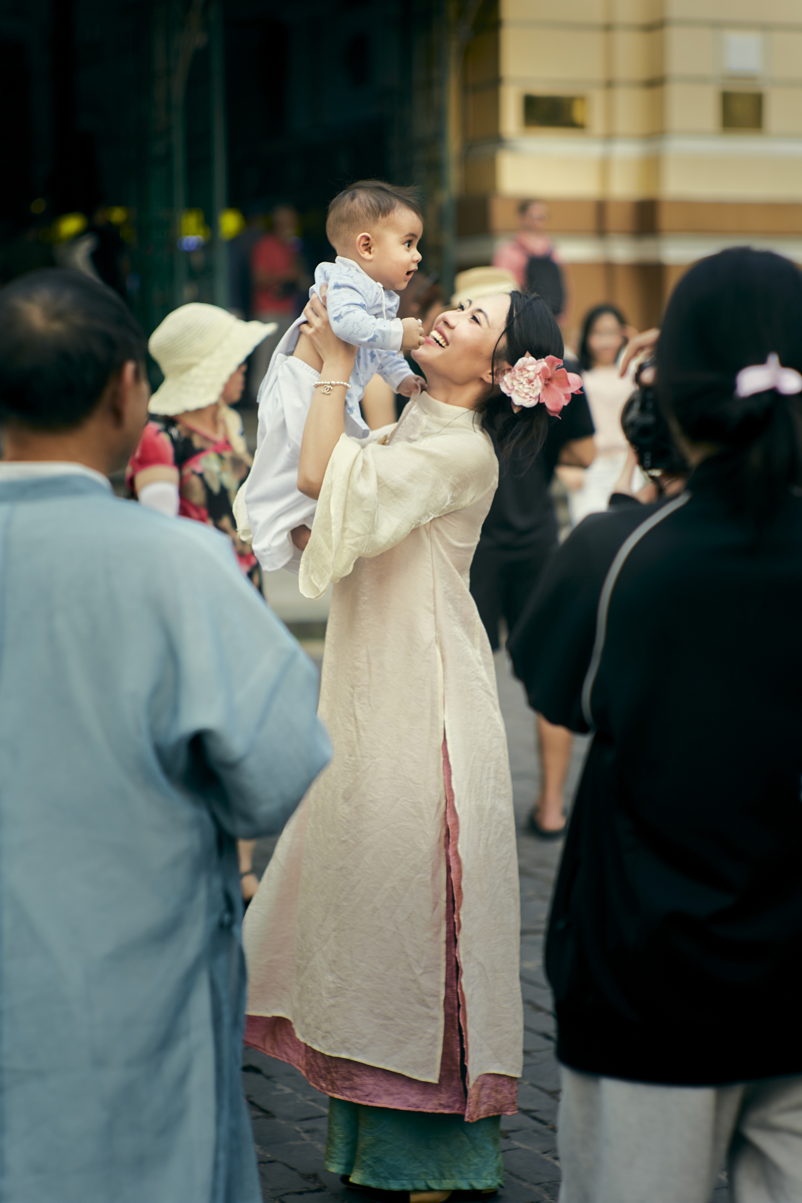 Sắc xuân về sớm trên những tà áo- Ảnh 12. Sắc xuân về sớm trên những tà áo- Ảnh 12.