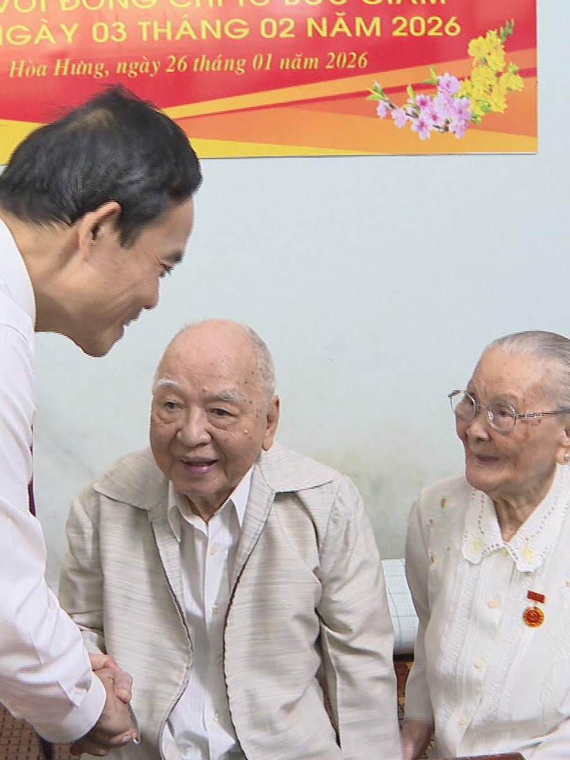 Bí thư Thành ủy TP. Hồ Chí Minh trao Huy hiệu 80 năm tuổi Đảng cho đồng chí Tô Bửu Giám