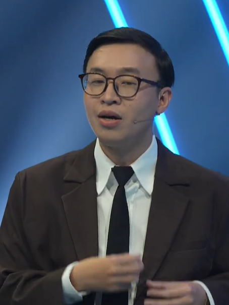 9PM Show - Chuyện chưa kể: Uy Lê - Người biến mọi sân khấu thành nơi kể chuyện của trái tim