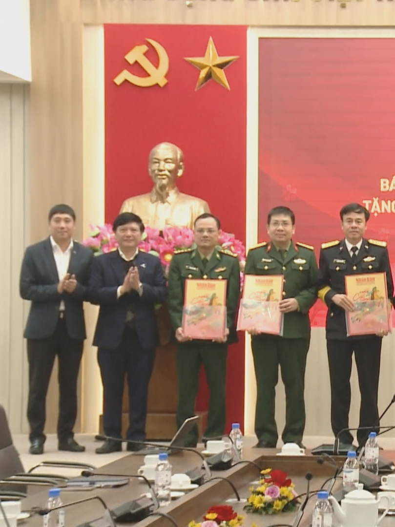 Thời sự HTV ngày 28/1/2026 | Trao gần 40.000 tờ Báo Xuân Nhân Dân tặng cán bộ, chiến sĩ biên giới và hải đảo