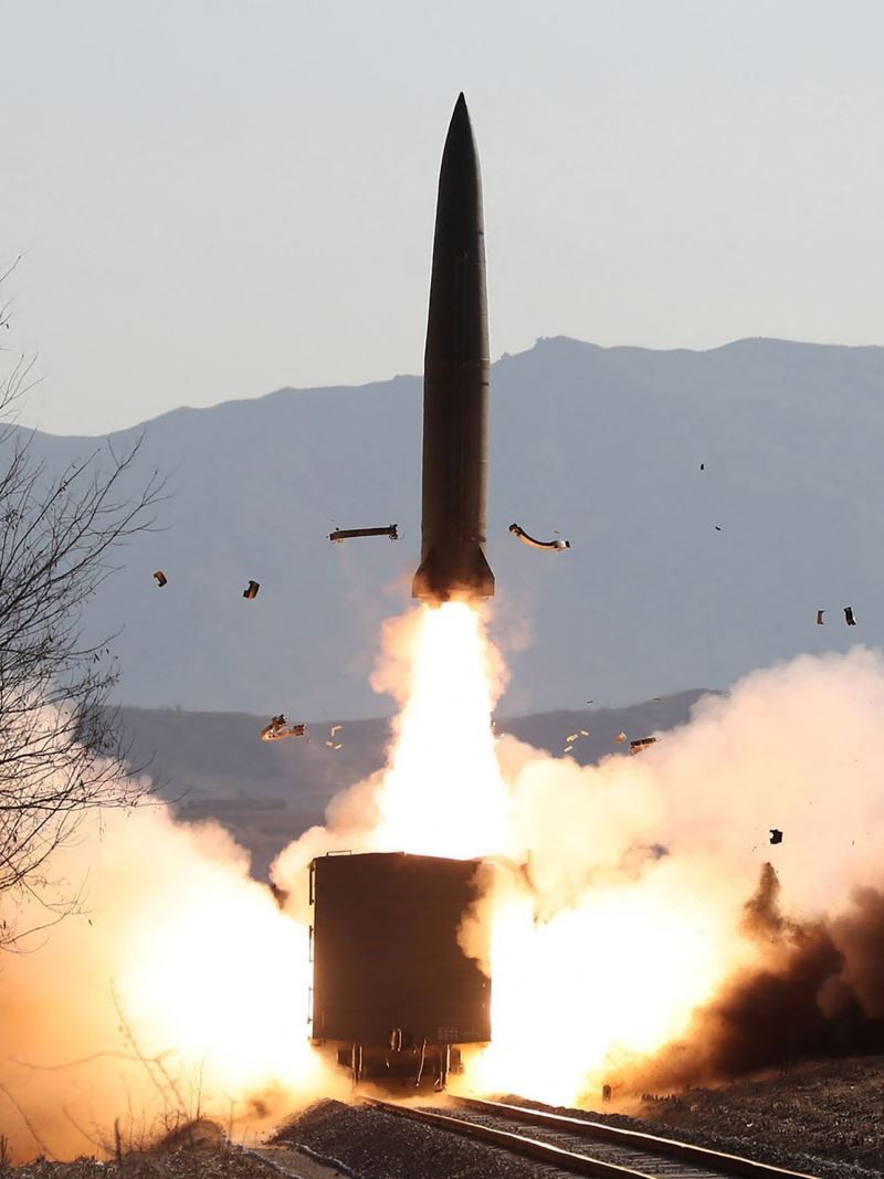 CHDCND Triều Tiên phóng loạt tên lửa đạn đạo ra biển phía Đông, Hàn Quốc và Nhật Bản phản ứng gắt