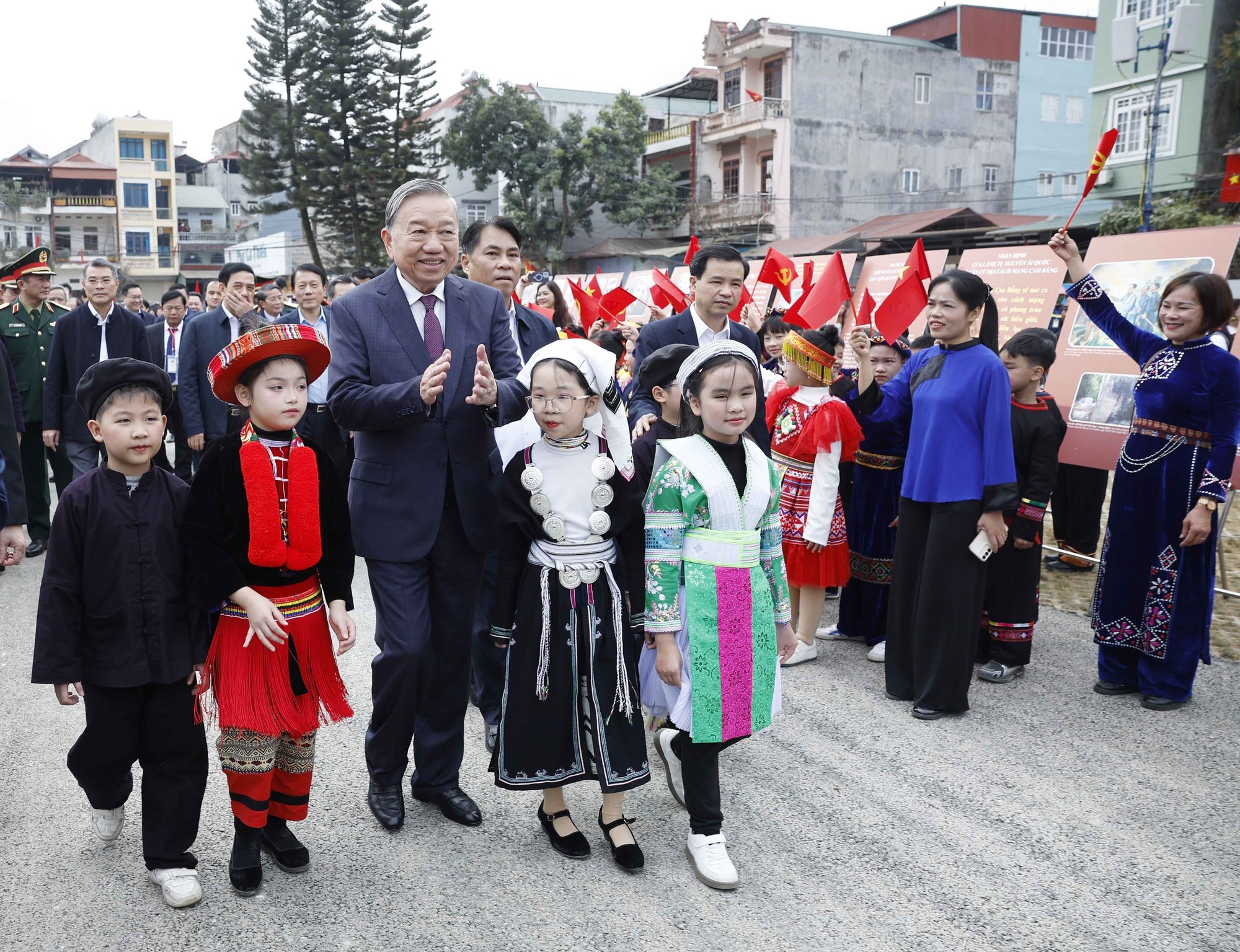 Biến vị trí biên giới tỉnh Cao Bằng thành lợi thế chiến lược cho phát triển bền vững - Ảnh 1. Biến vị trí biên giới tỉnh Cao Bằng thành lợi thế chiến lược cho phát triển bền vững - Ảnh 1.