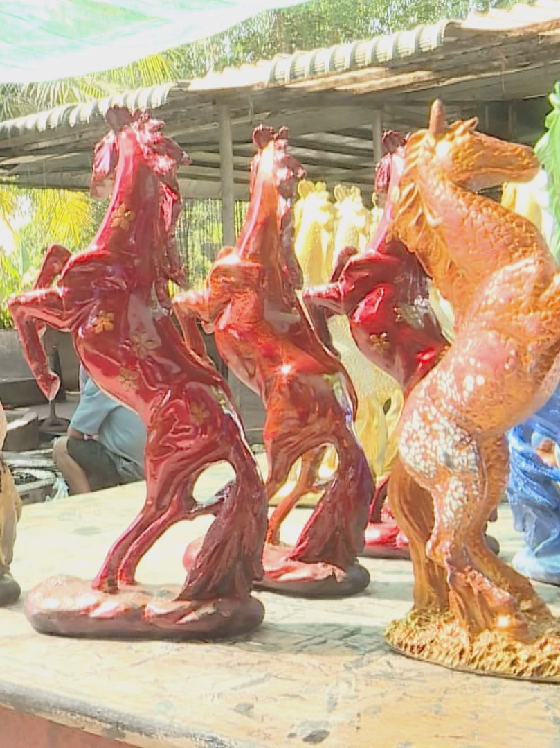 Ngựa sơn mài Tương Bình Hiệp đón năm mới