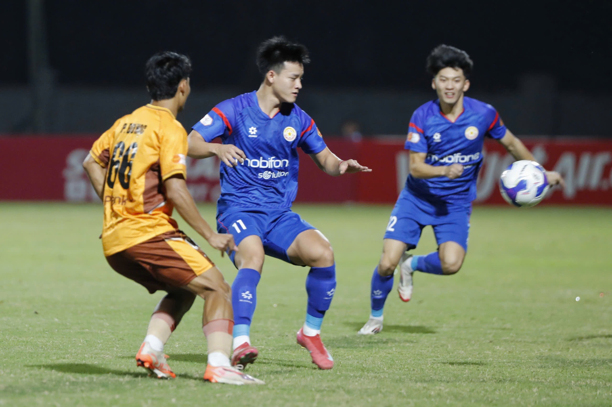 Nửa đội U.23 Việt Nam đua trụ hạng V-League: HLV Kim Sang-sik nên... vui, tại sao?- Ảnh 1.
