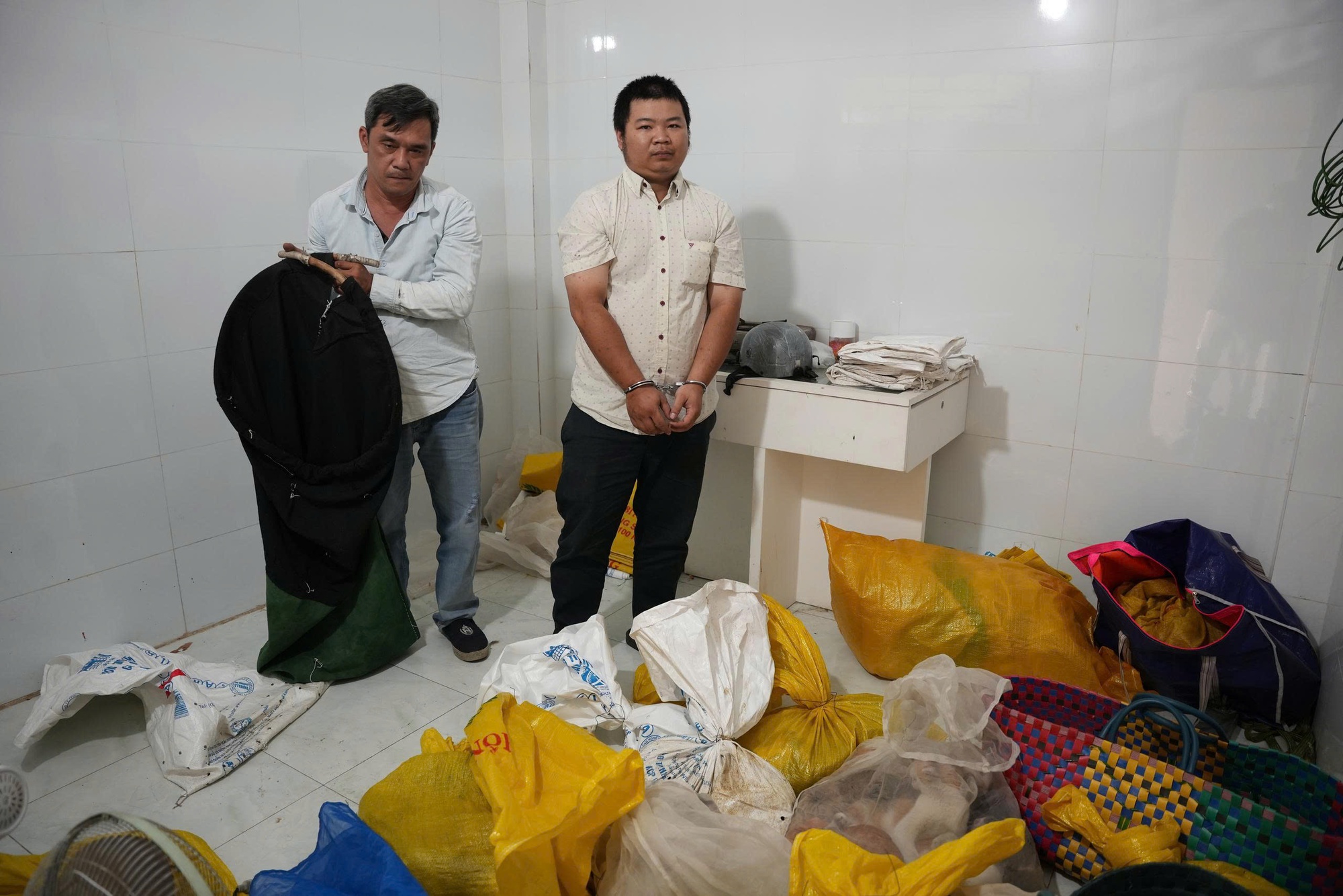 Công an TP.HCM tìm chủ nhân của 32 chó, mèo vừa được giải cứu- Ảnh 3.