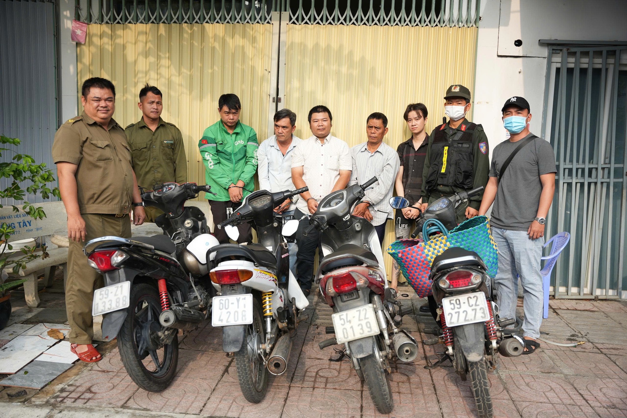 Công an TP.HCM tìm chủ nhân của 32 chó, mèo vừa được giải cứu- Ảnh 4.