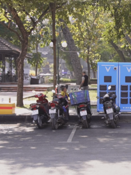 TP. Hồ Chí Minh: Đảm bảo vỉa hè thông thoáng cho người đi bộ khi lắp đặt tủ đổi pin xe điện