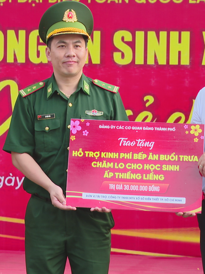 TP. Hồ Chí Minh: Mang "Xuân sẻ chia" và nước sạch về với xã đảo Thạnh An