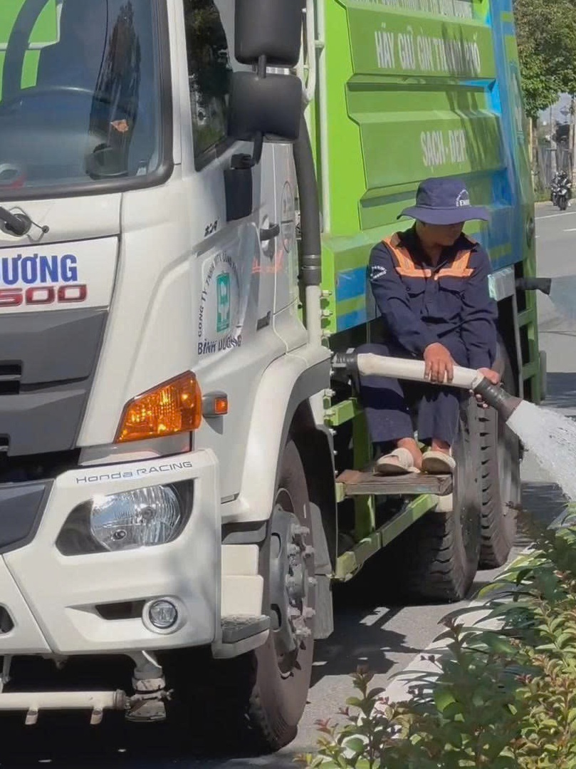 Những người giữ “sắc xuân” trong kỳ nghỉ lễ