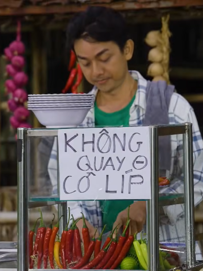 Lẹ không trễ tàu: Không được quay cờ-líp