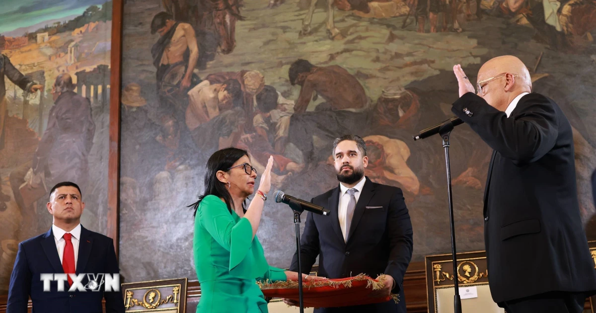 Tổng thống lâm thời Venezuela tuyên thệ nhậm chức