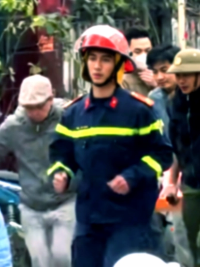 Nổ gây cháy ở Hà Nội, 3 người được đưa ra khỏi hiện trường