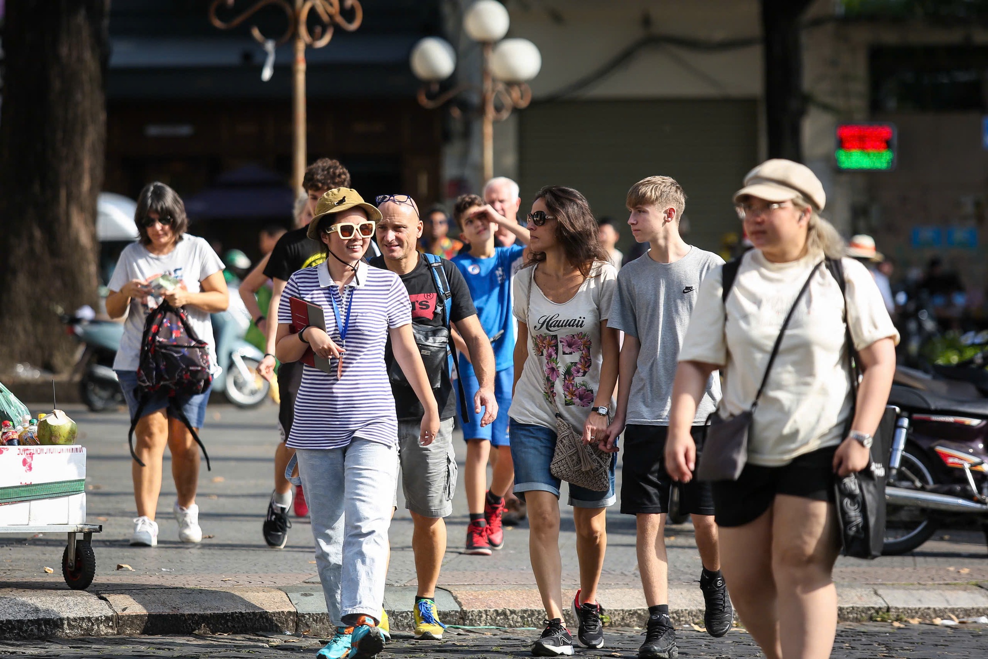 Khách châu Âu tăng vượt bậc, Việt Nam đón lượng khách quốc tế cao nhất lịch sử- Ảnh 1.